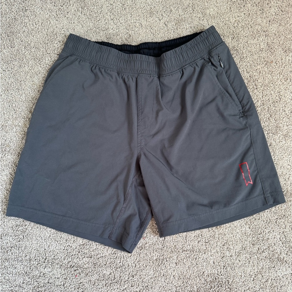 Rhone Mako 5” Inseam Gray Athletic Shorts - Medium